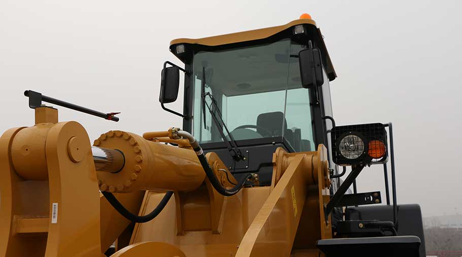 Фронтальный погрузчик SEM 660D