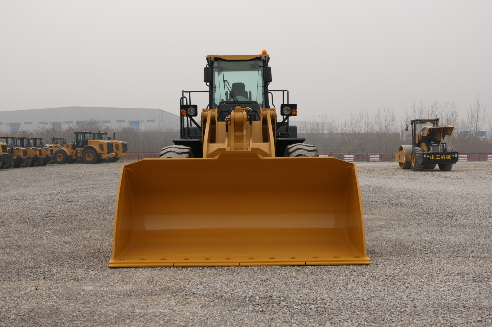 Фронтальный погрузчик SEM 660D