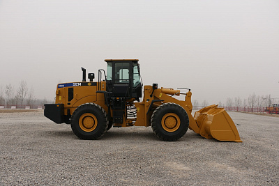 Фронтальный погрузчик SEM 660D
