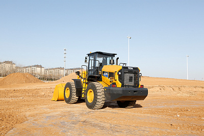 Фронтальный погрузчик SEM 665F